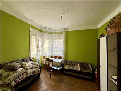 Vand casa cu 3 camere si 2 bai in zona centrala zona Casa de Pensii