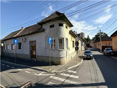 Vand casa cu 3 camere si 2 bai in zona centrala zona Casa de Pensii