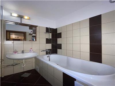 Apartament cu 3 camere de inchiriat, in Cornisa la 450 m de UMF