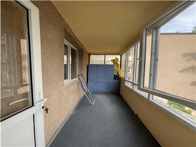 Apartament cu 3 camere de inchiriat, in Cornisa la 450 m de UMF