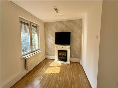 Vand apartament cu 4 camere, 2 bai, in Tudor suprafata utila 75mp