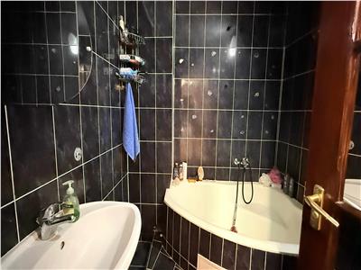 Vand apartament cu 4 camere, 2 bai, in Tudor suprafata utila 75mp