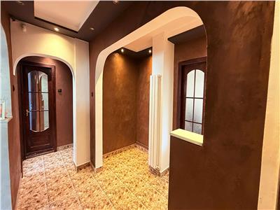 Vand apartament cu 4 camere, 2 bai, in Tudor suprafata utila 75mp