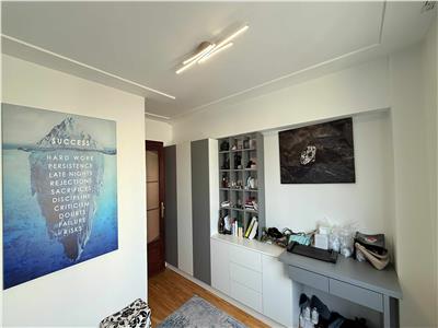 Vand apartament cu 4 camere, 2 bai, in Tudor suprafata utila 75mp