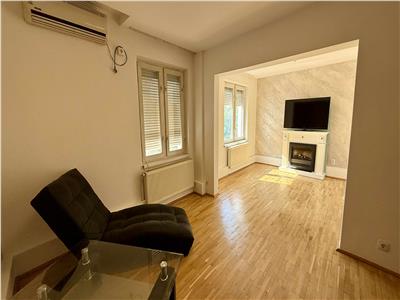 Vand apartament cu 4 camere, 2 bai, in Tudor suprafata utila 75mp