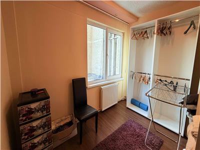 Inchiriez apartament cu 4 camere complet mobilat la Fortuna