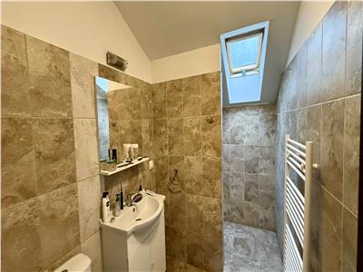 Vand apartament cu 5 camere, 2 bai ideal pt Investitie dar si Locuit