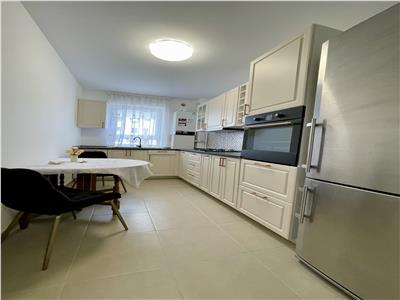 Apartament cu 2 camere de inchiriat, decomandat, la Maurer Residence