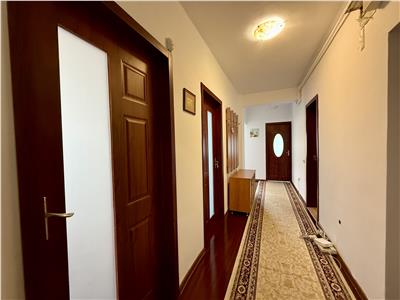 Apartament cu 3 camere si 2 bai, modern, in 7 Noiembrie