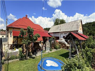 Vand casa cu 5 camere si teren 1040 mp in Toaca