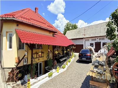 Vand casa cu 5 camere si teren 1040 mp in Toaca