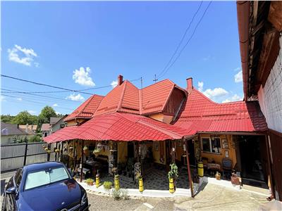 Vand casa cu 5 camere si teren 1040 mp in Toaca