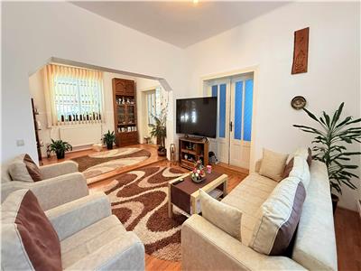 Vand casa cu 5 camere si teren 1040 mp in Toaca