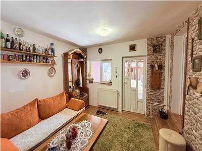 Vand casa cu 5 camere si teren 1040 mp in Toaca