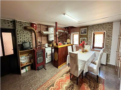 Vand casa cu 5 camere si teren 1040 mp in Toaca