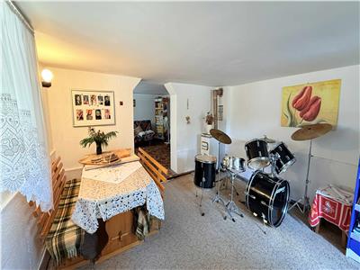 Vand casa cu 5 camere si teren 1040 mp in Toaca