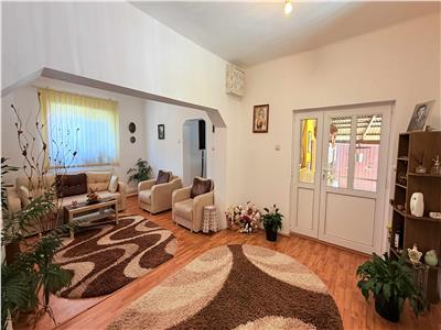 Vand casa cu 5 camere si teren 1040 mp in Toaca