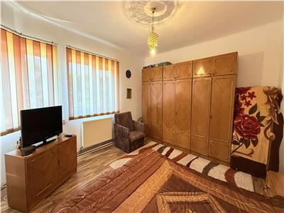 Vand casa cu 5 camere si teren 1040 mp in Toaca