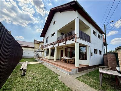 Casa cu 4 camere de inchiriat, zona Semicentral