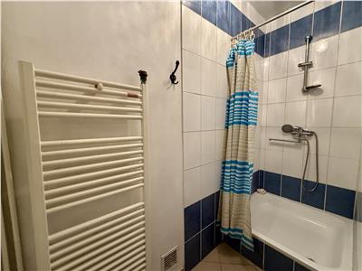 Casa cu 4 camere de inchiriat, zona Semicentral