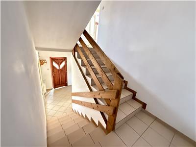 Casa cu 4 camere de inchiriat, zona Semicentral