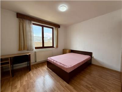 Casa cu 4 camere de inchiriat, zona Semicentral