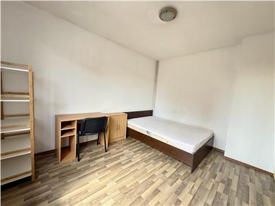 Casa cu 4 camere de inchiriat, zona Semicentral