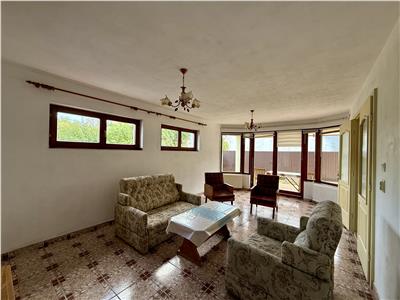 Casa cu 4 camere de inchiriat, zona Semicentral