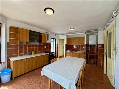 Casa cu 4 camere de inchiriat, zona Semicentral