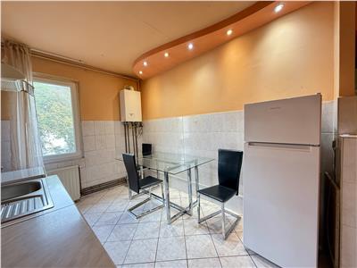 Apartament cu 2 camere de inchiriat, decomandat, in Tudor