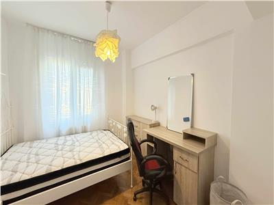 Inchiriez apartament cu 4 camere complet mobilat in zona Ultracentrala
