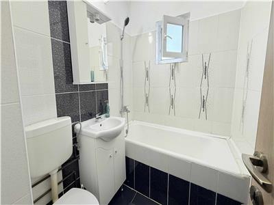 Inchiriez apartament cu 4 camere complet mobilat in zona Ultracentrala