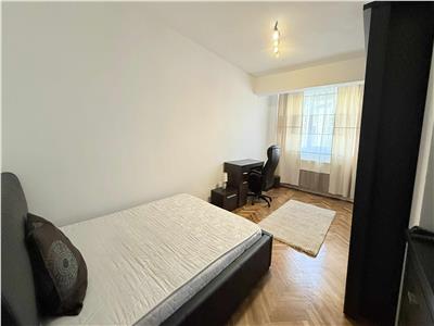 Inchiriez apartament cu 4 camere complet mobilat in zona Ultracentrala