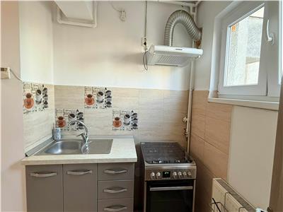 Inchiriez apartament cu 4 camere complet mobilat in zona Ultracentrala