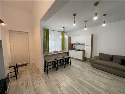 Apartament cu 3 camere de inchiriat, modern, zona Semicentrala