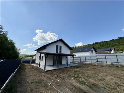 Casa noua cu 5 camere de vanzare semifinisata, teren 500 mp in Corunca