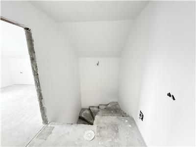 Casa noua cu 5 camere de vanzare semifinisata, teren 500 mp in Corunca