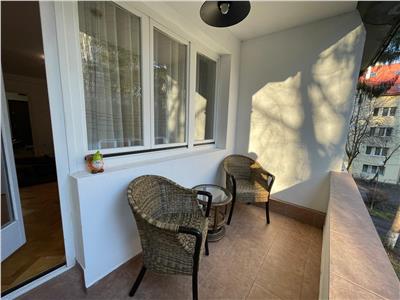 Apartament cu 3 camere, modern, in 7 Noiembrie la 500 m de UMF