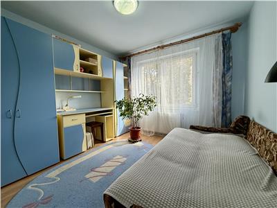 Apartament cu 3 camere de vanzare, parter inalt, in 7 Noiembrie