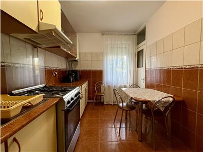 Apartament cu 3 camere de vanzare, parter inalt, in 7 Noiembrie