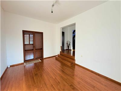 Casa de vanzare cu 4 camere, 4 bai, teren 1540mp  Sangeorgiu de Mures