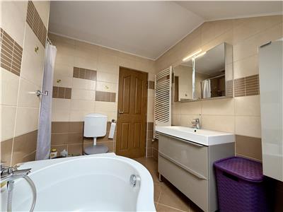Casa cu 4 camere de vanzare, teren 970 mp, in Livezeni