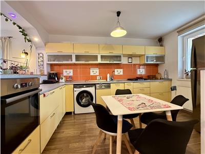 Casa cu 4 camere de vanzare, teren 970 mp, in Livezeni