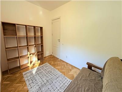 Exclusivitate  Inchiriez apartament cu 4 camere, zona Profi  Dambu