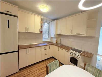 Exclusivitate - Inchiriez apartament cu 4 camere, zona Profi - Dambu