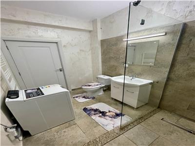 Inchiriez apartament cu 2 camere, bloc nou, in Centru str. Revolutiei