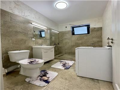 Inchiriez apartament cu 2 camere, bloc nou, in Centru str. Revolutiei