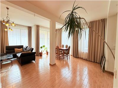 Inchiriez casa cu 3 dormitoare, garaj, panouri in Livezeni