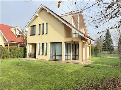 Inchiriez casa cu 3 dormitoare, garaj, panouri in Livezeni