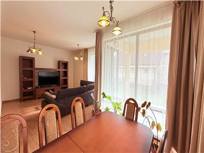 Inchiriez casa cu 3 dormitoare, garaj, panouri in Livezeni